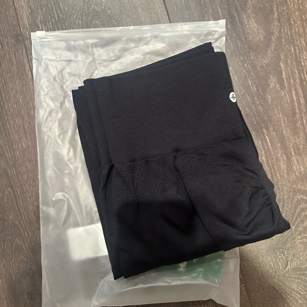 HALARA SoCinched High Waisted Butt Lifting Black Leggings 7/8 Length